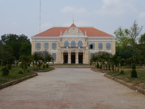 Battambang: altes Regierungsgebäude aus der Kolonialzeit